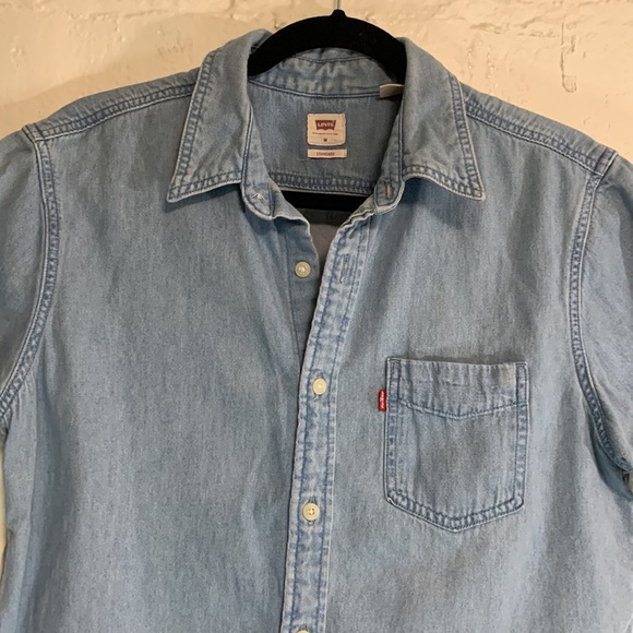 Levi’s Men’s Denim Classic Short Sleeve Button Down Shirt Sz M - Picture 2 of 5